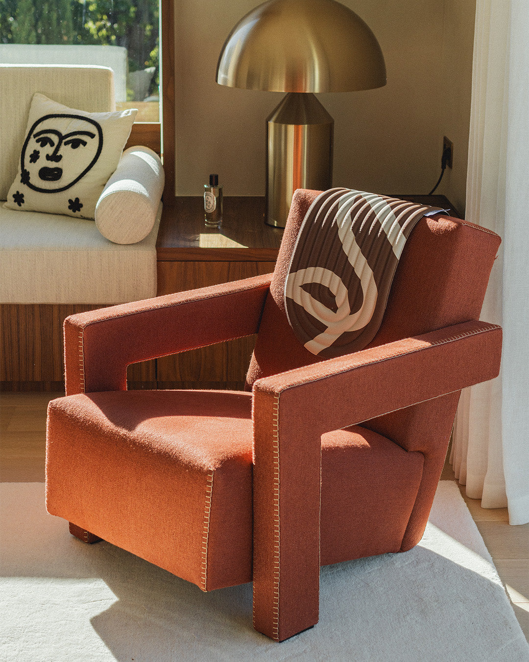 Mini tapis de sol pad de confort de la marque hercule studio modèle galé couleur bari choco packshot lifestyle salon