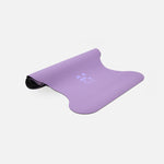 Tapis de sol pour le yoga de la marque hercule studio modèle mar couleur lavande packshot semi roulé