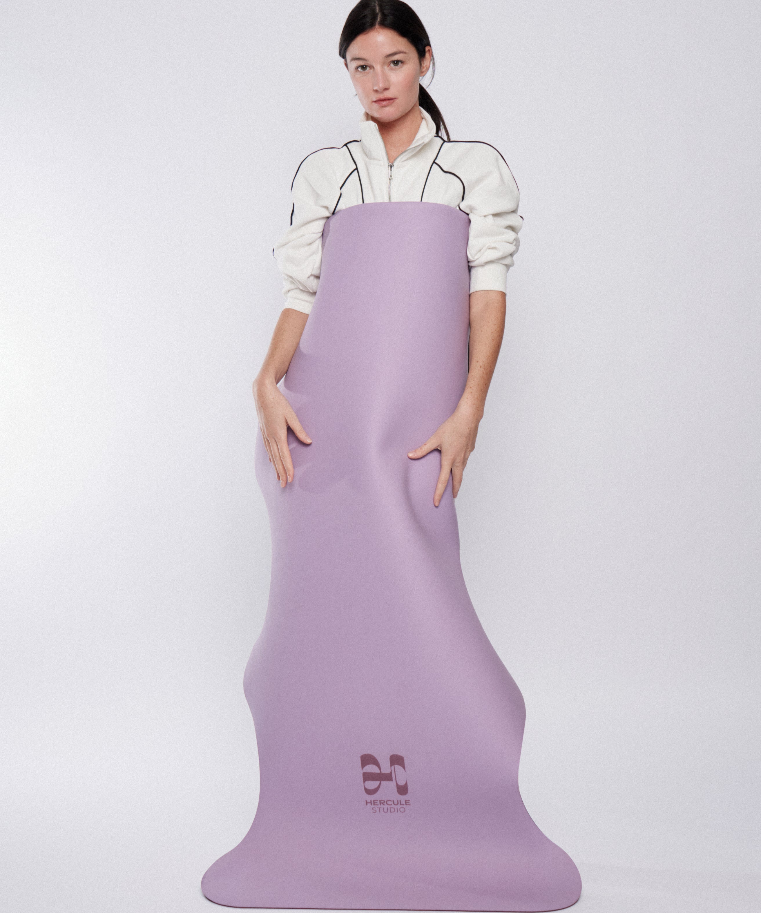 Mannequin avec tapis de yoga Mar violet lavande de la marque Hercule Studio