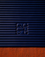 Nouveau tapis de Pilates couleur Navy bleu marine intense de la marque Hercule Studio, confortable, design et made in France