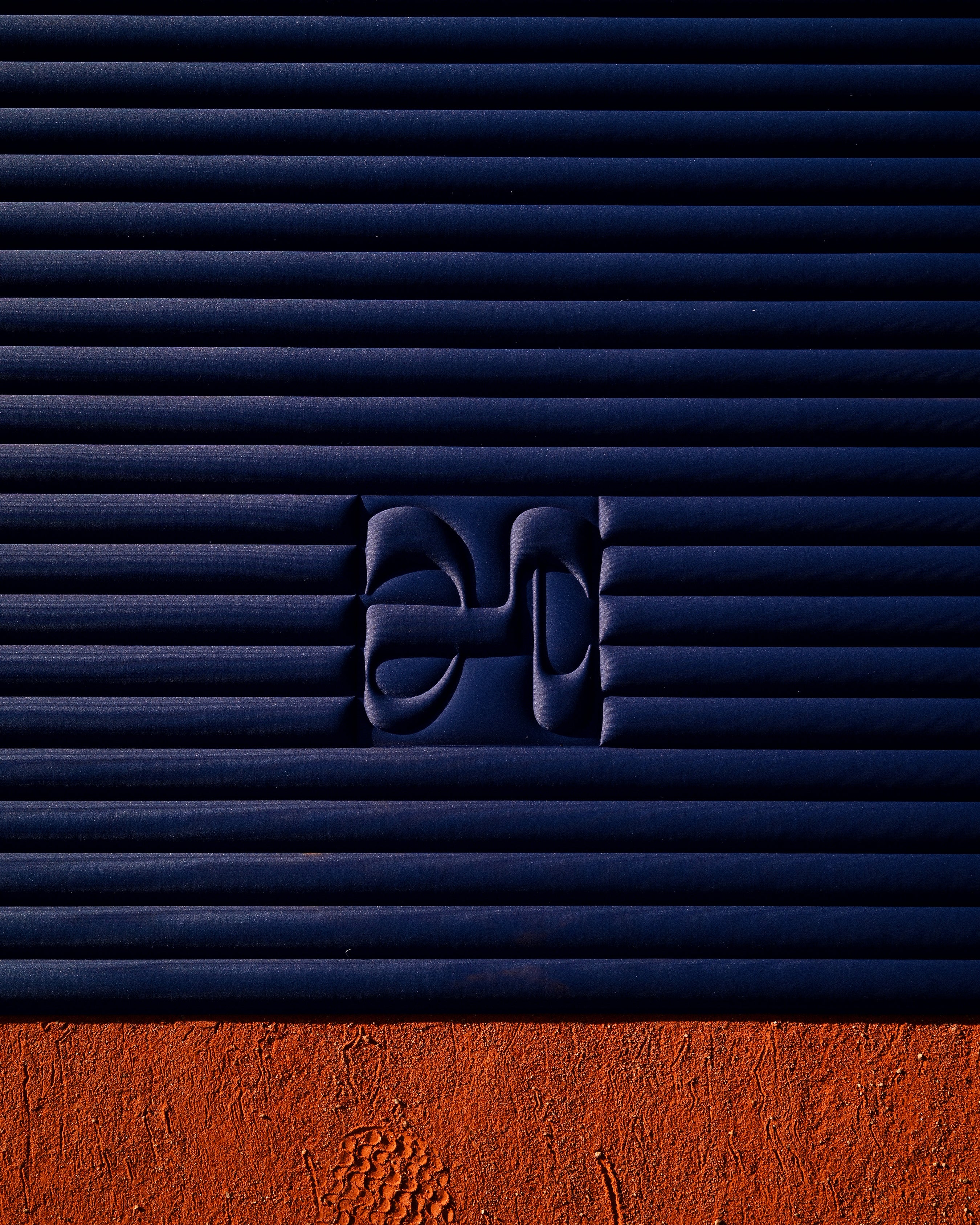 Nouveau tapis de Pilates couleur Navy bleu marine intense de la marque Hercule Studio, confortable, design et made in France