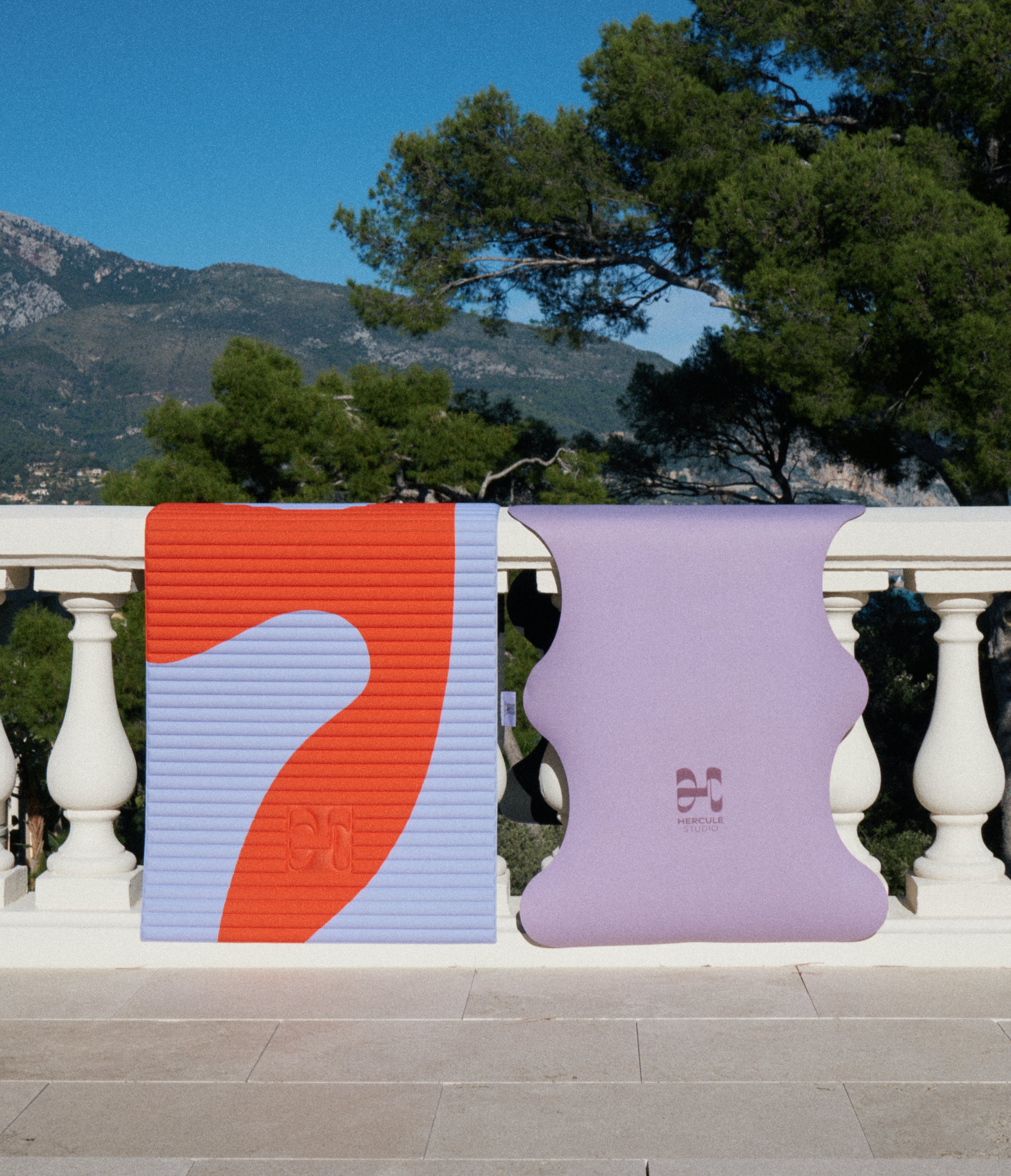 Tapis de sport rouge et violet et tapis de yoga wavy violet lavande de la marque hercule studio