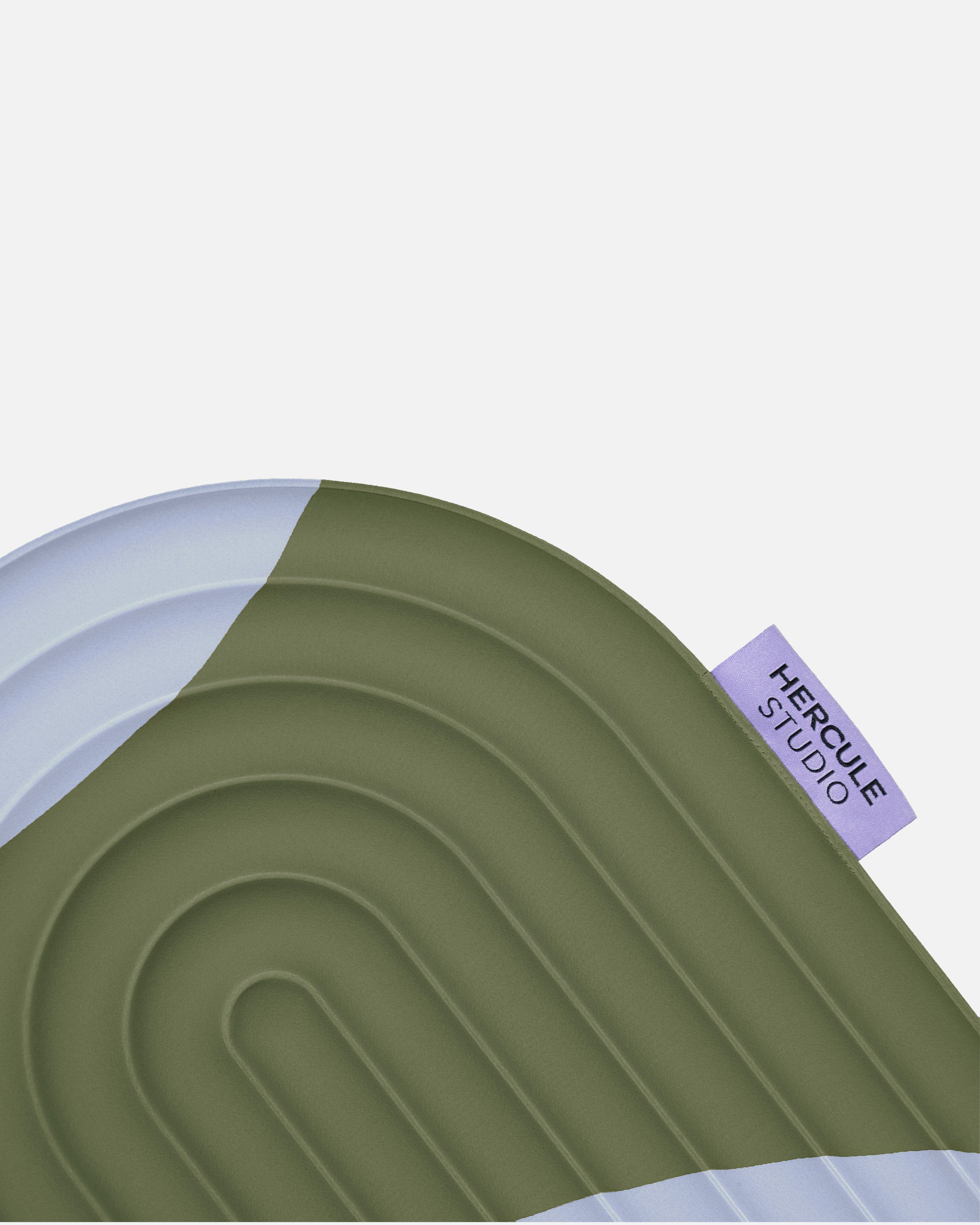 Étiquette violette du pad Galé Hercule Studio – mini tapis 3‑en‑1 imprimé kaki et bleu (Axel), support ergonomique zones sensibles, design innovant et durable