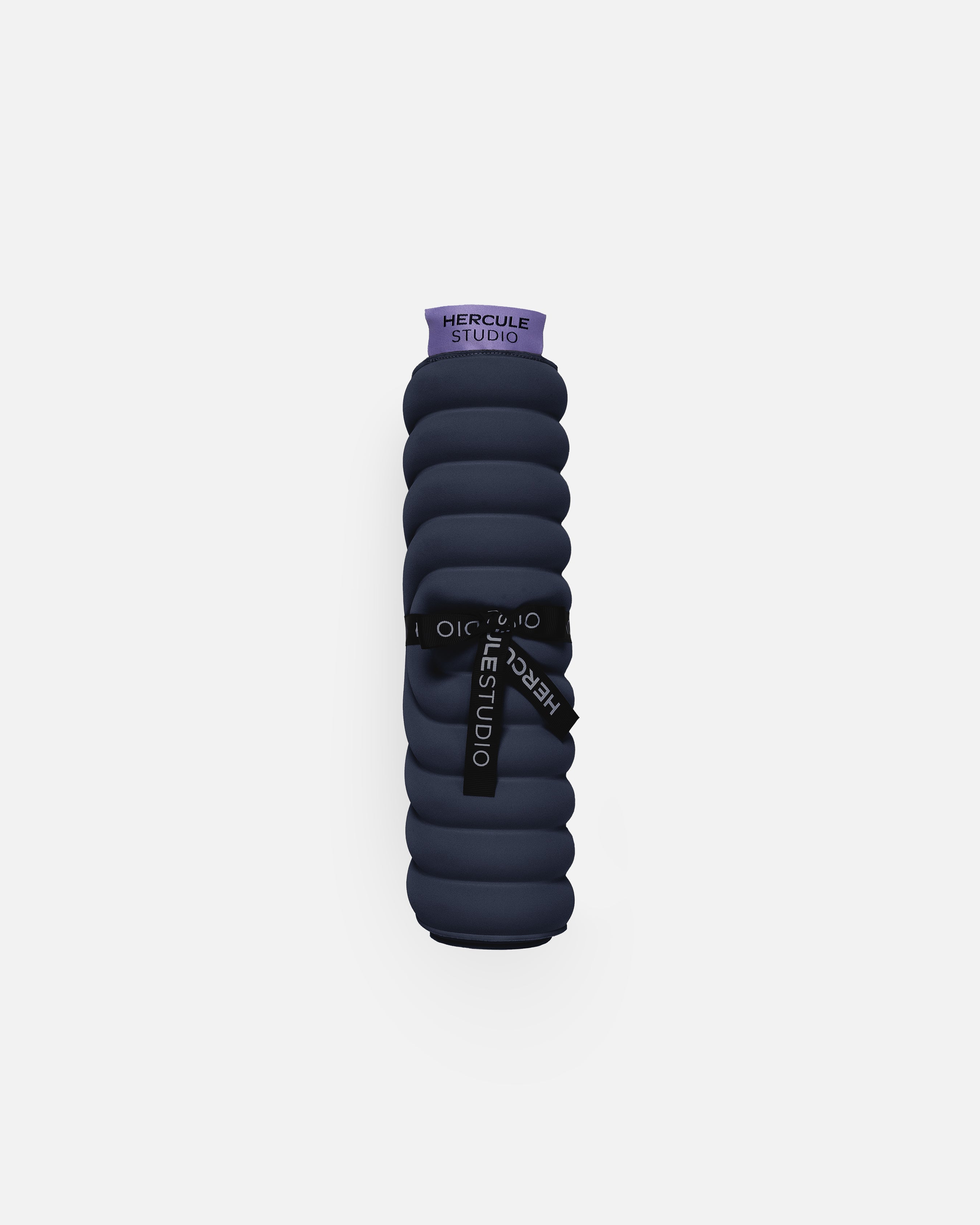 Hercule Studio Galé pad – navy blue portable 3-in-1 mini mat – convenient for transport and travel, suitable for Pilates/Reformer, durable French design, rolled view with logo ribbon