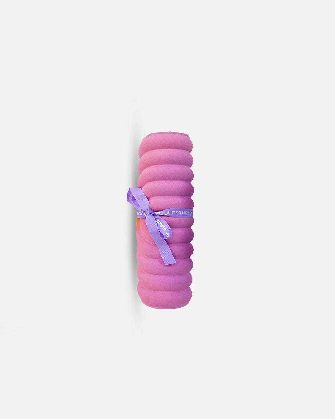 Hercule Studio Galé mini mat rolled with custom purple ribbon – limited edition Spring in collaboration with Univers Uchronia, pink background with large flower – portable 3-in-1 pad, easy to transport, convenient for travel, Reformer, durable design
