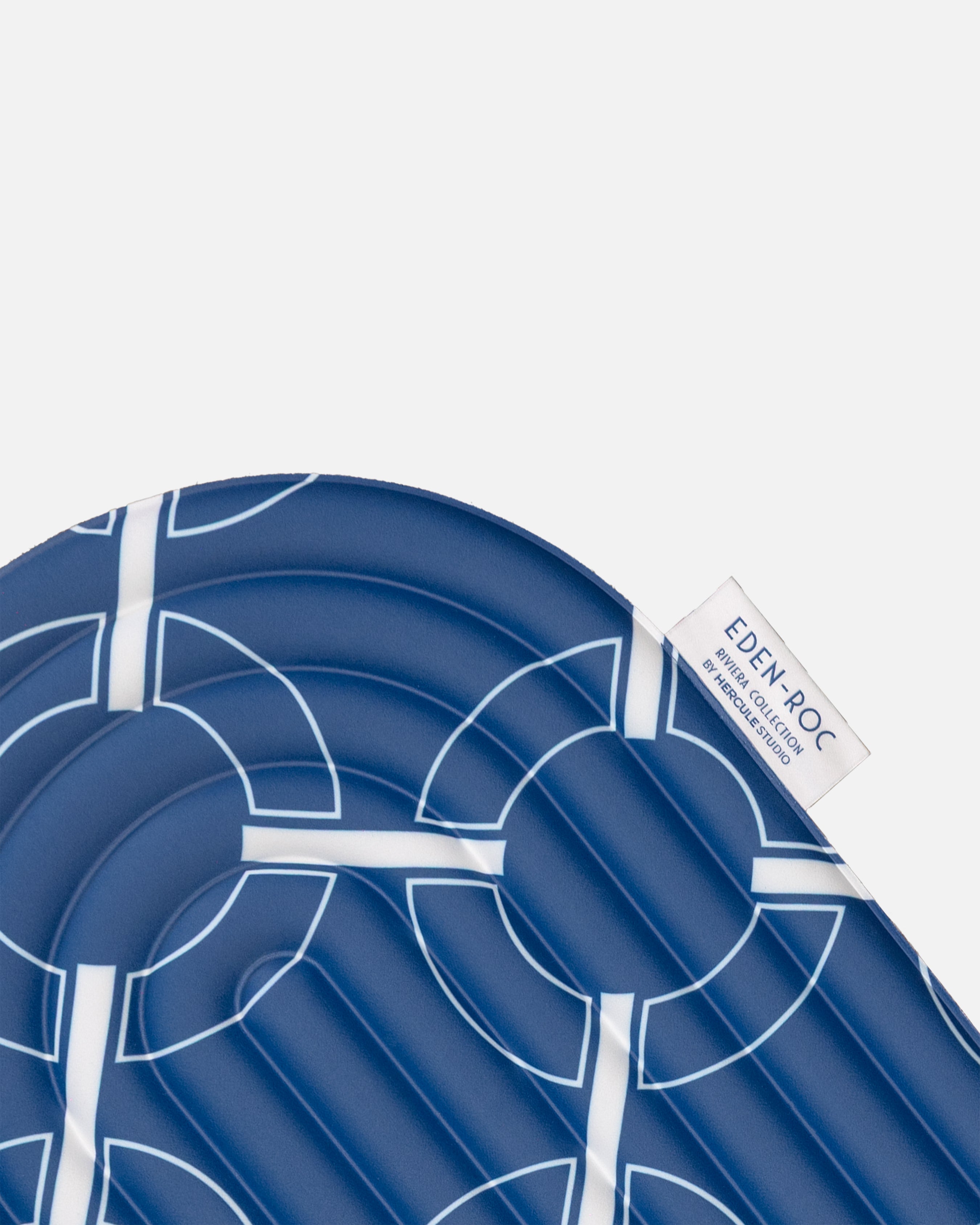 Close-up on the Hercule Studio Galé mini mat purple label – blue monogram 3-in-1 pad, ergonomic support for knees, elbows, glutes, durable design made in France