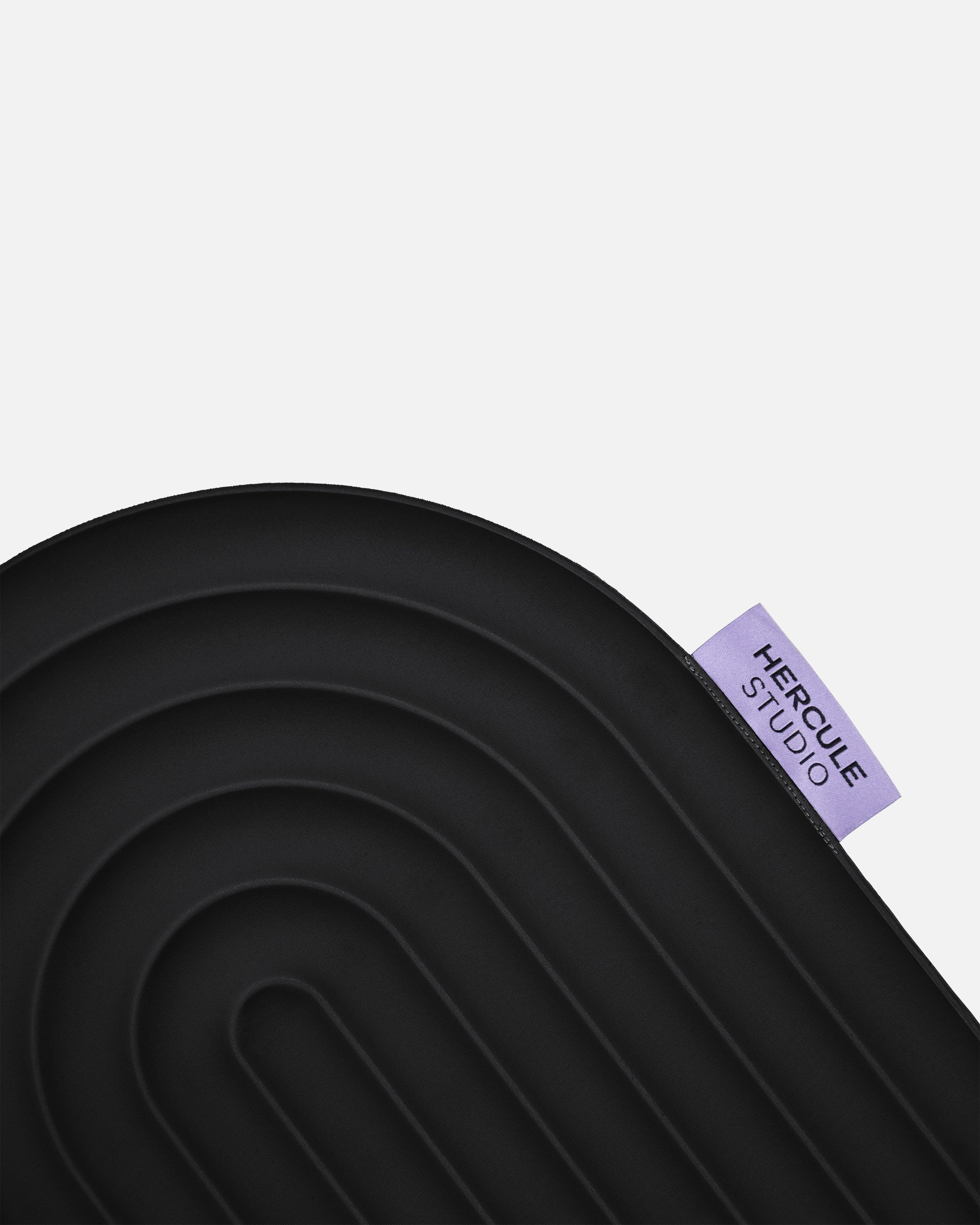 Hercule Studio Galé mini mat purple label with black logo – innovative Midnight Black 3-in-1 pad, ergonomic support for sensitive areas, durable French design