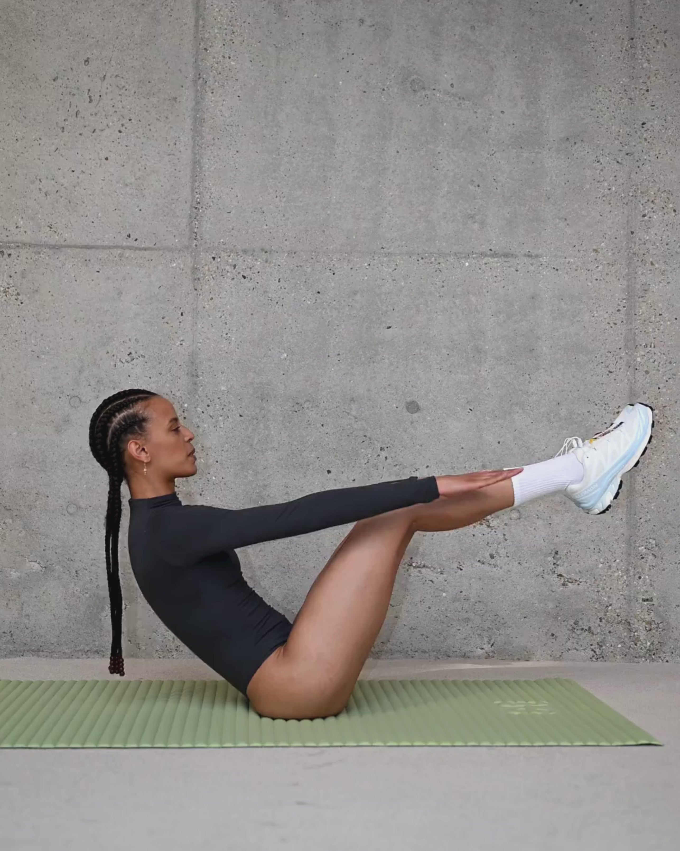 Floor workout with Hercule Studio Archy pistachio fitness mat, trendy color for fitness and stretching