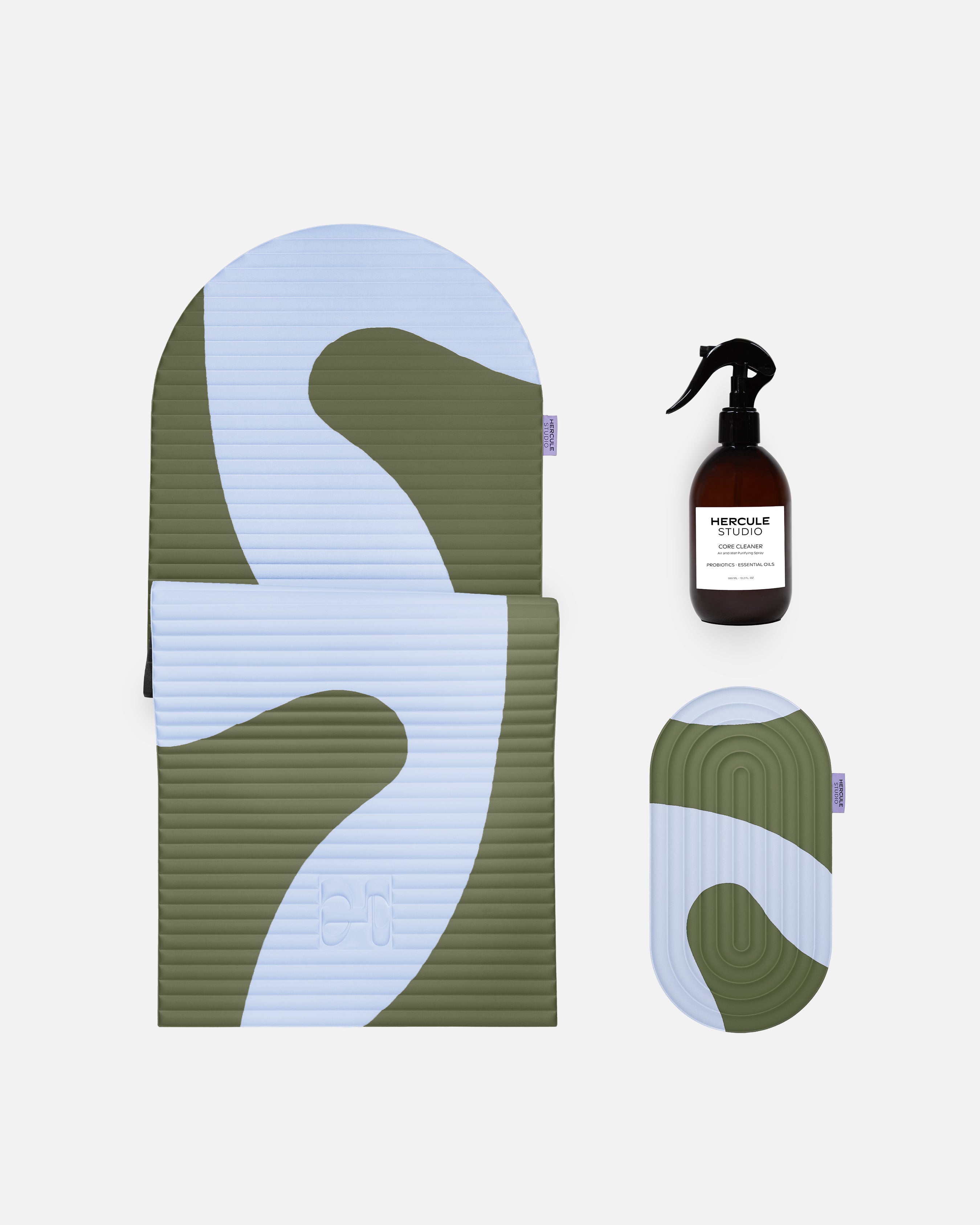 Hercule Studio Axel khaki blue printed essential bundle with the graphic design Archy mat, the Galé 3-in-1 comfort pad and the sanitizing spray, complete made in France Pilates and fitness bundle, packshot