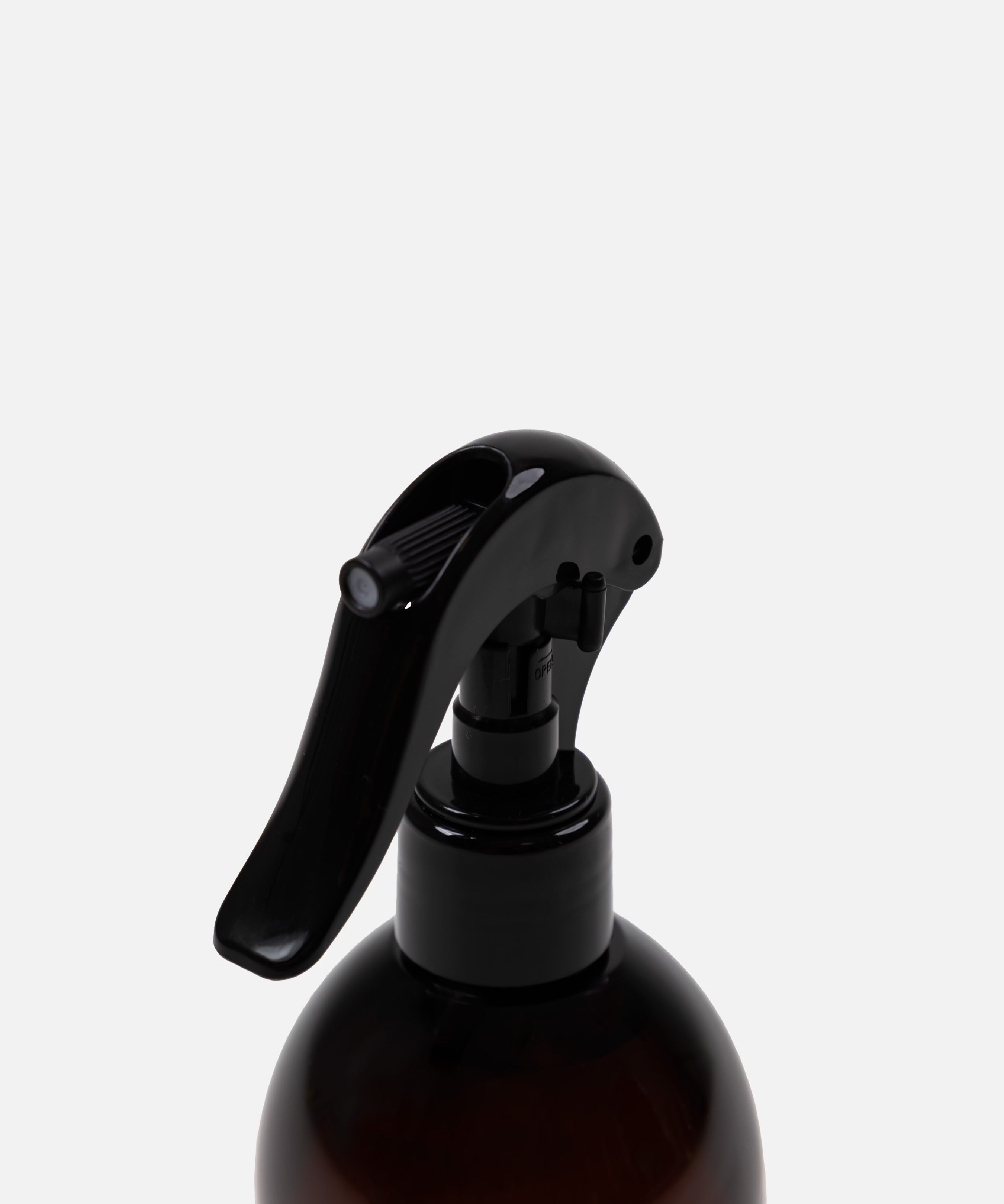 Spray énergisant pour tapis de sport dans son packaging éco-responsable, solution durable pour assainir et parfumer l’espace d’entraînement