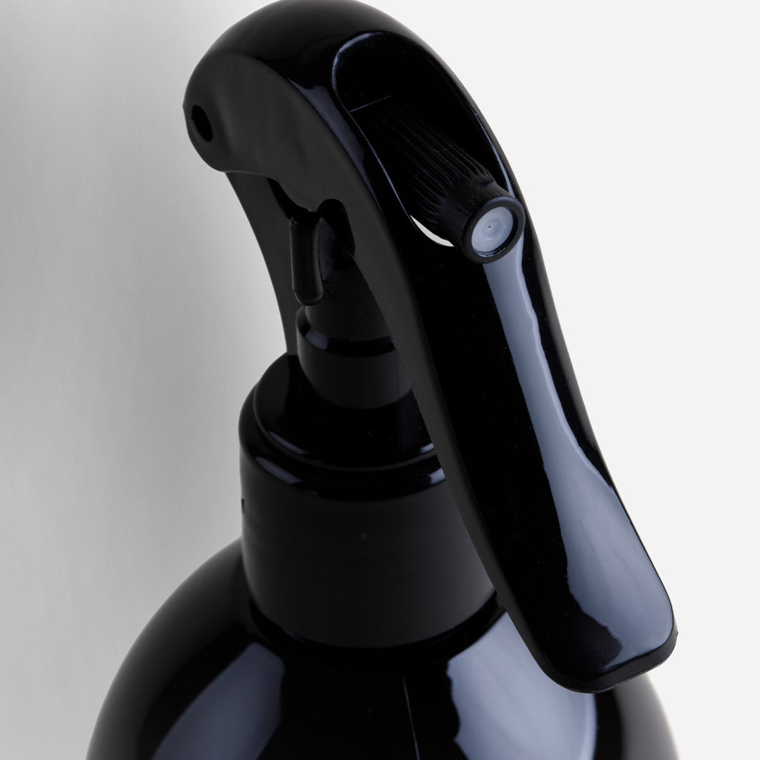 Spray pour assainir le tapis de sport et énergiser l'espace d'entraînement packshot gâchette