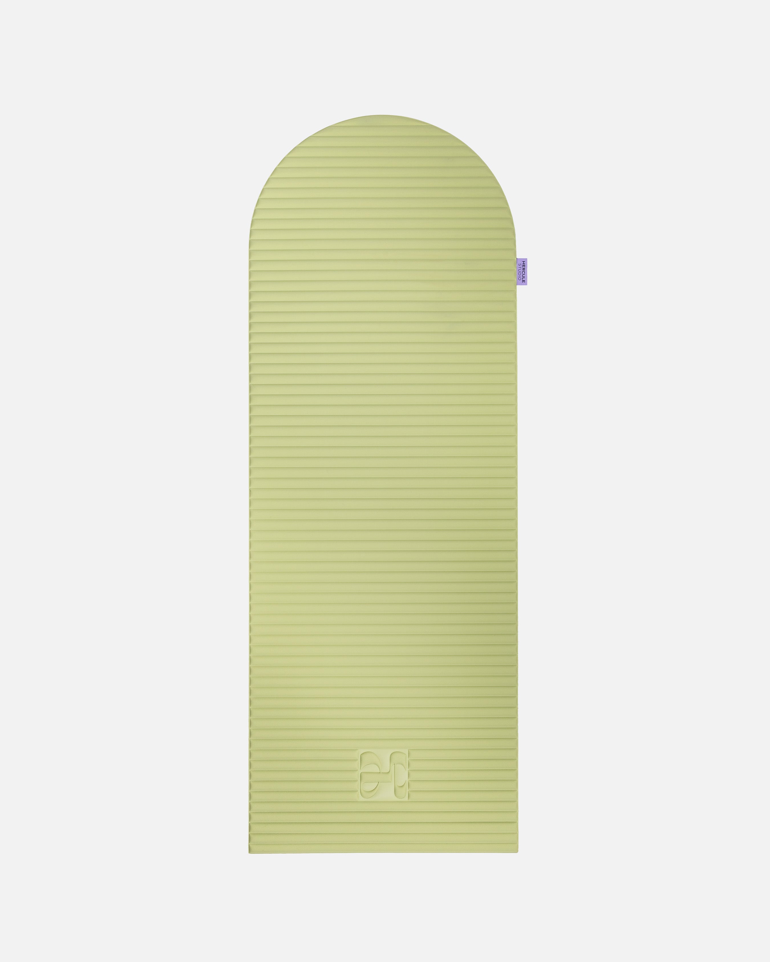 Tapis de sol pour fitness yoga et pilates de la marque hercule studio modèle archy couleur pistache packshot déplié