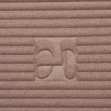 Zoom sur la texture cachemire beige et logo H embossé du tapis de sport Hercule Studio x From Future Sandy Brown