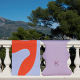Tapis de sol pour le fitness le yoga et le pilates de la marque hercule studio modèle archy couleur imprimé axel rouge orangé et modèle mar couleur lavande