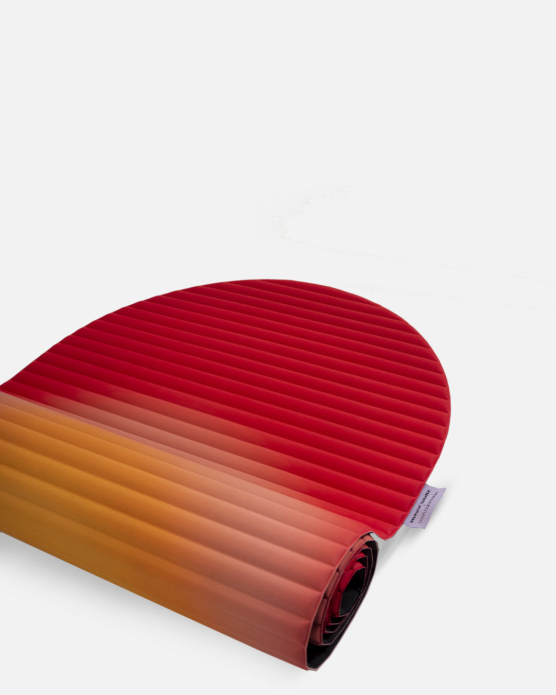 Tapis de sol pour le fitness le yoga et le pilates de la marque hercule studio et uchronia modèle archy imprimé summer packshot semi roulé