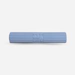 Tapis de sol pour le fitness le yoga et le pilates de la marque hercule studio modèle archy couleur blue jean packshot roulé