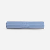 Tapis de sol pour le fitness le yoga et le pilates de la marque hercule studio modèle archy couleur blue jean packshot roulé