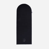 Tapis de sol pour le fitness le yoga et le pilates de la marque hercule studio modèle archy couleur outrenoir packshot déplié