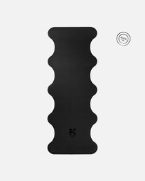 Hercule Studio Midnight Black yoga mat unrolled, natural rubber PVC-free, strong grip for vinyasa and hatha sessions