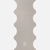 Hercule Studio Greige yoga mat unrolled, beige-grey color, natural rubber PVC-free, high grip for a zen practice