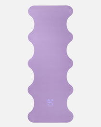 Hercule Studio Lavender yoga mat unrolled, natural rubber PVC-free, strong grip and durable wavy design for daily yoga