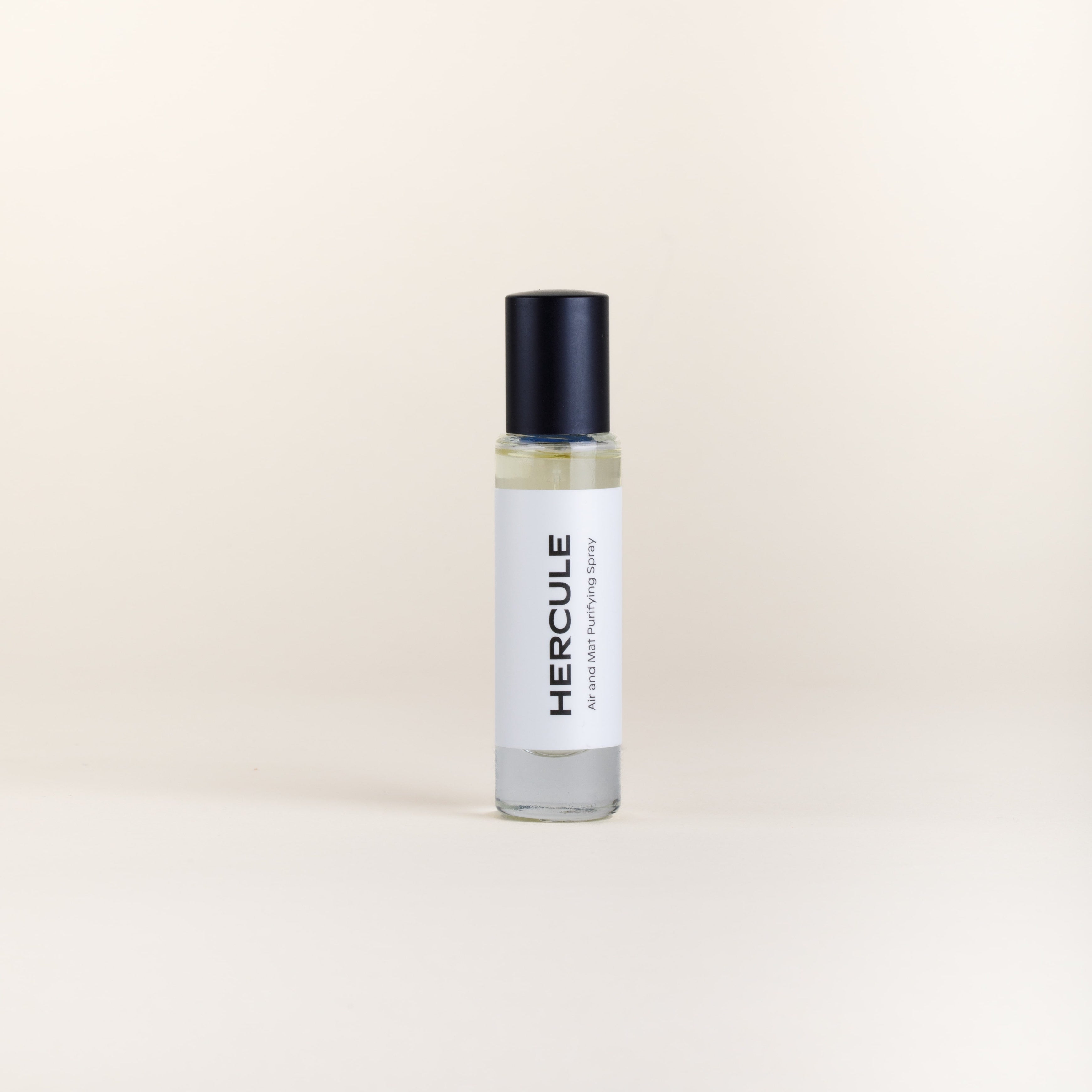 Spray pour assainir les tapis de sport et énergiser l'espace d'entraînement en format voyage